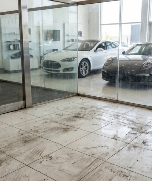 Showroom-Cleaning-Services-Before